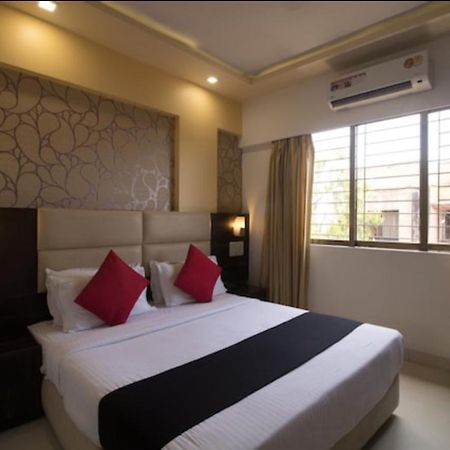 Hotel Galaxy Comforts Mumbai Bagian luar foto