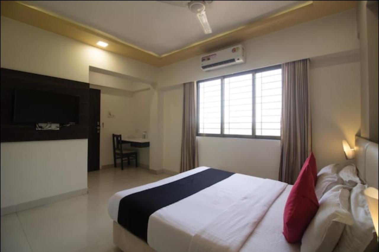 Hotel Galaxy Comforts Mumbai Bagian luar foto