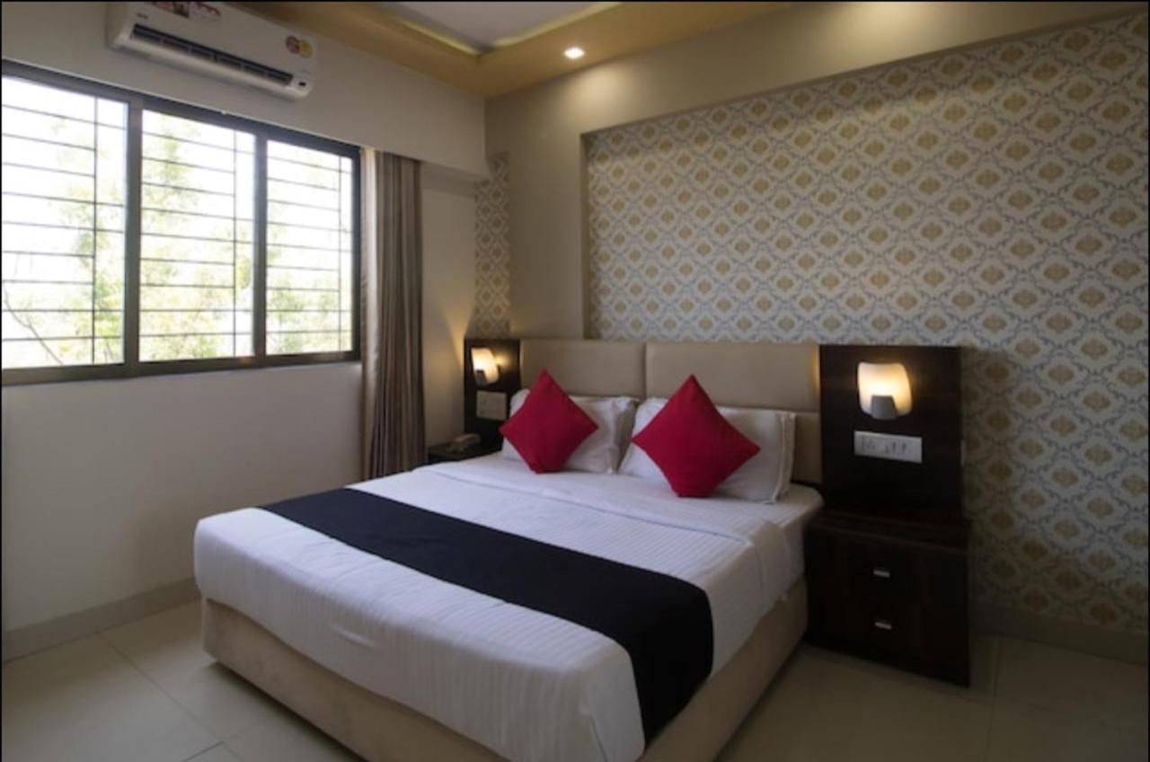 Hotel Galaxy Comforts Mumbai Bagian luar foto