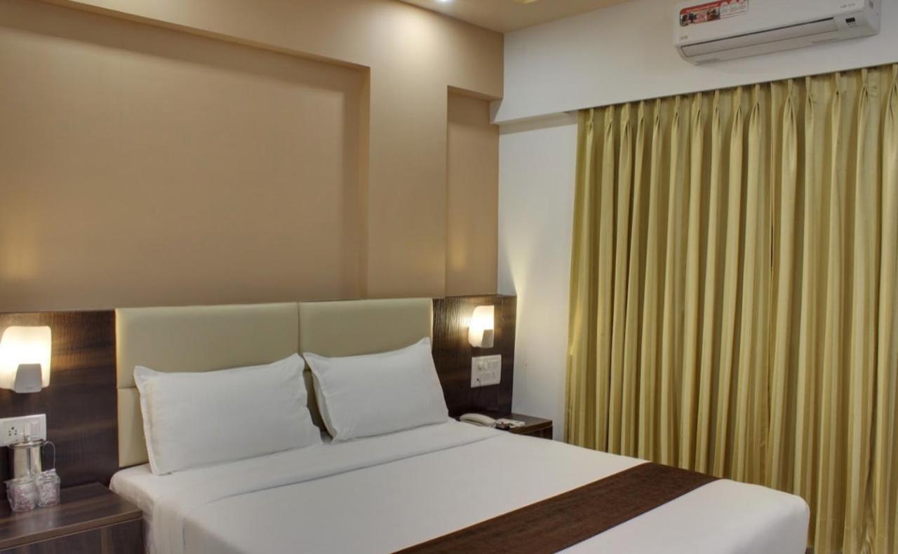 Hotel Galaxy Comforts Mumbai Bagian luar foto