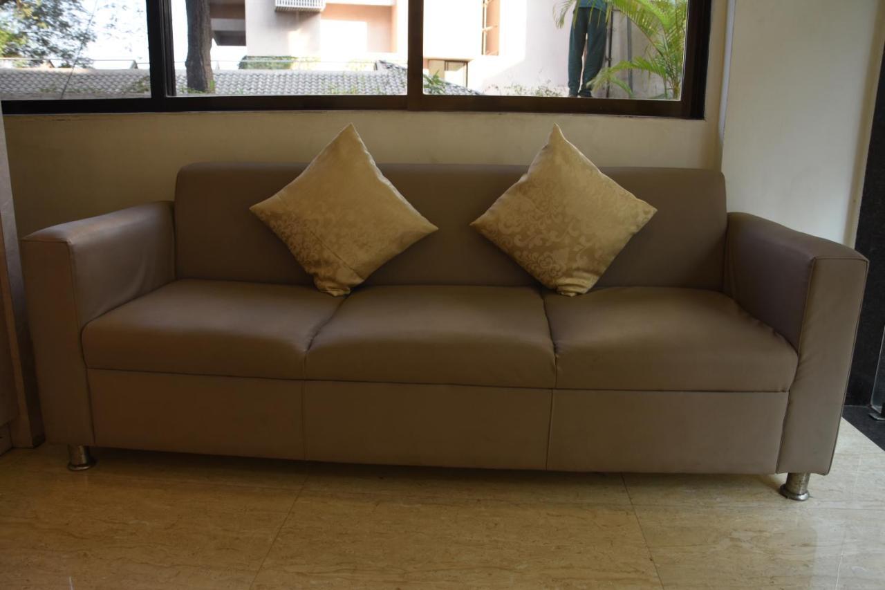 Hotel Galaxy Comforts Mumbai Bagian luar foto