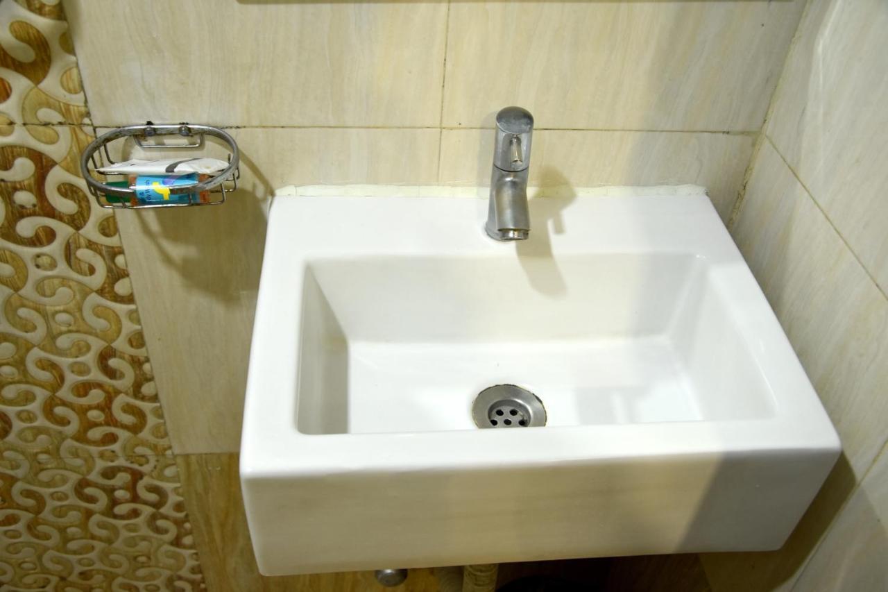 Hotel Galaxy Comforts Mumbai Bagian luar foto