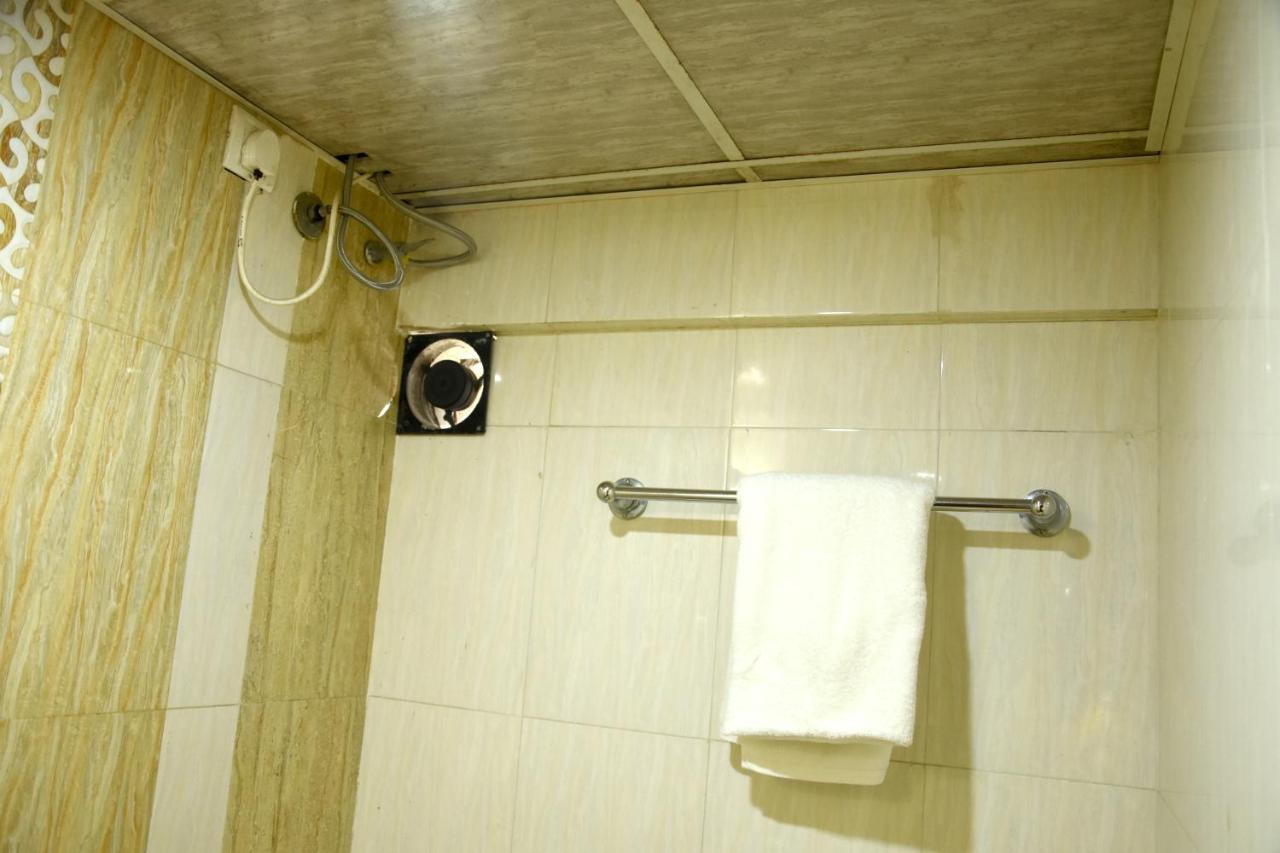 Hotel Galaxy Comforts Mumbai Bagian luar foto