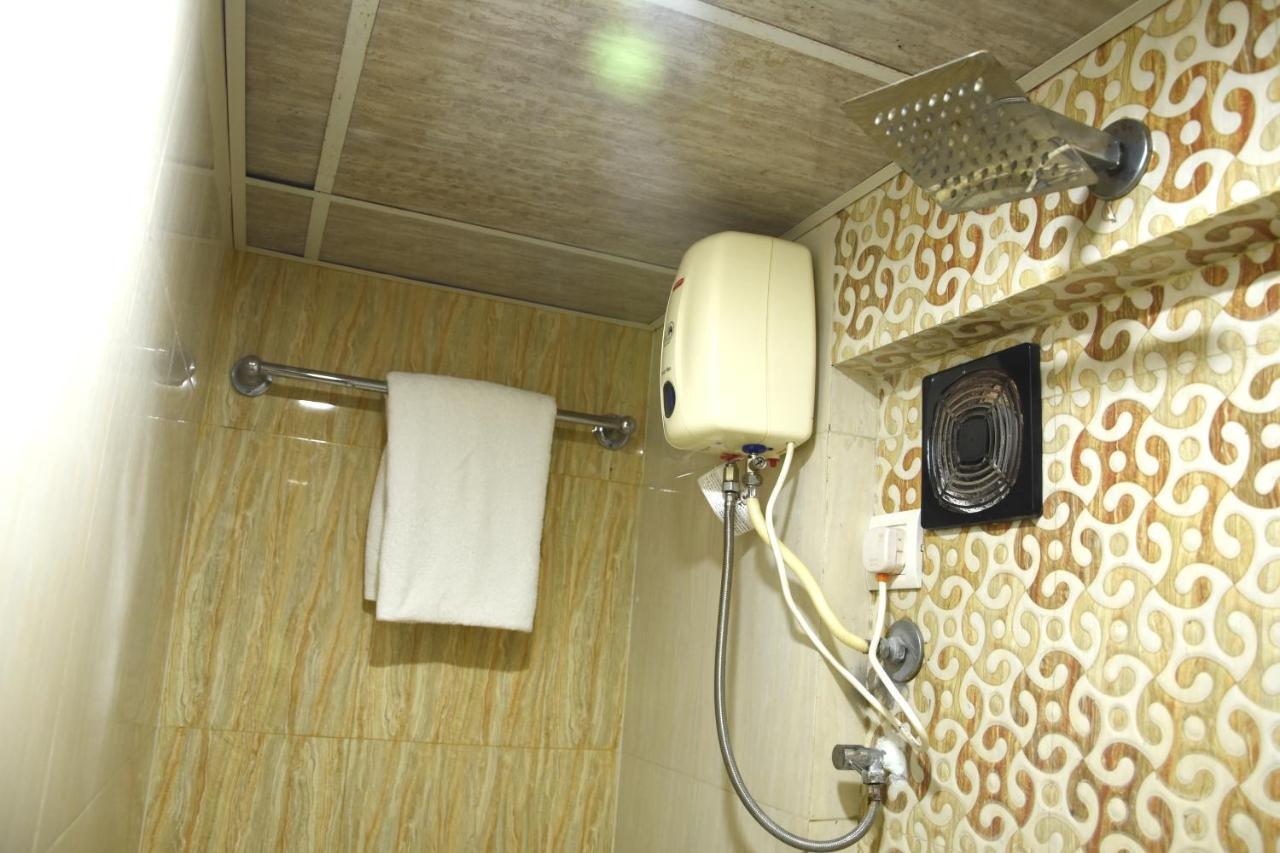 Hotel Galaxy Comforts Mumbai Bagian luar foto